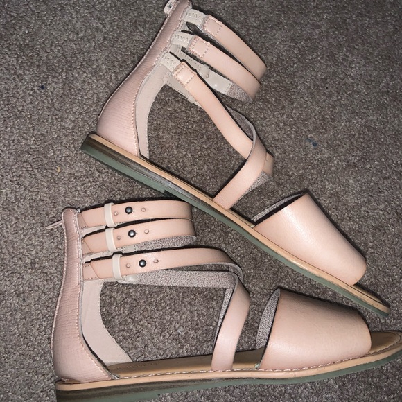 American eagle sandals!! - Picture 3 of 3